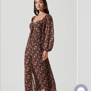 Astr the Label long sleeve sweetheart neck midi dress